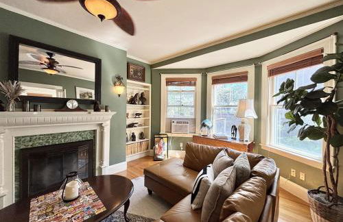 Big New England Family Home; walk to beach, shops - Foto 18