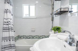 2 BD Home w/ Private Parking, Private Yard & W/D - Photo 14