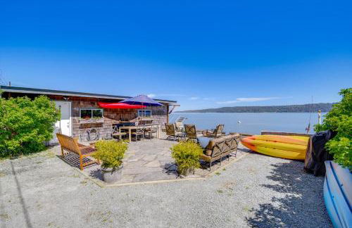 Waterfront Gem with 2 Patios on Camano Island - Foto 25