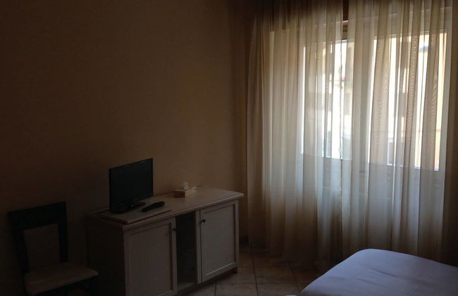 De La Tour - Photo 3