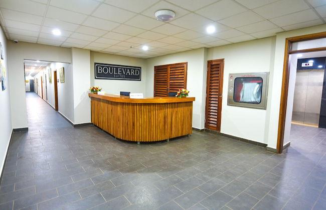Boulevard Suites - Photo 2