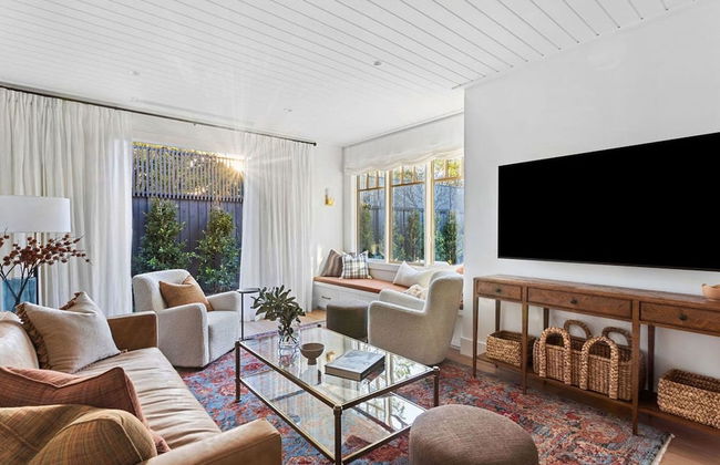 Muskoka Luxe Retreat With Pool Spa Fire Pit - Photo 12