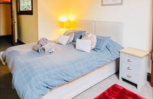 Stacey's 4 Bedroom House in Pontypool - Photo 5