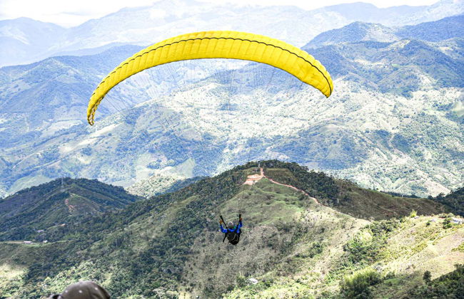 Paragliding in Guatapé - Photo 2