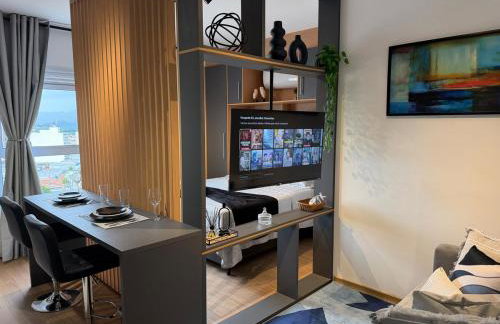 Studio 63 novo, luxuoso e completo com ar condicionado e cama Queen Size - Centro Mogi - Até 4 Pessoas - Foto 10