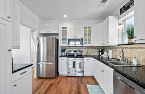 Beach House Located Steps from the Beach - Photo 5