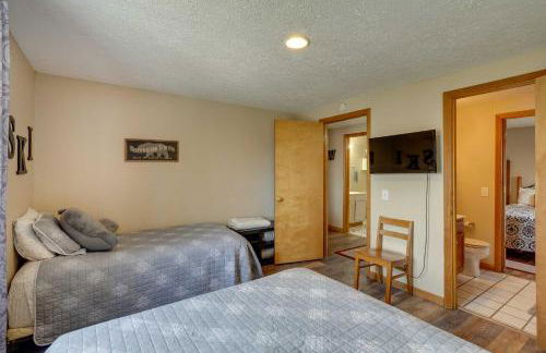 Snowed Inn Cozy Winterplace Ski-InandSki-Out Cabin - Foto 12