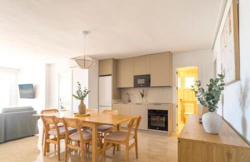 Modern apartment with pool on the beachfront in Marbella by SharingCo - Photo 19
