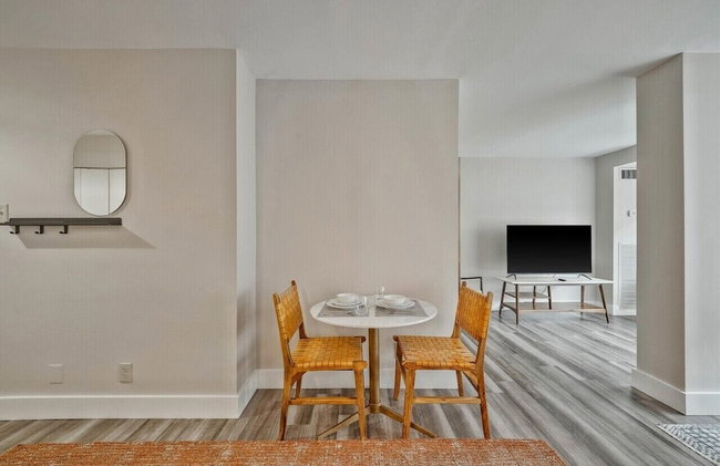 Global Luxury Suites at Georgetown - Photo 53