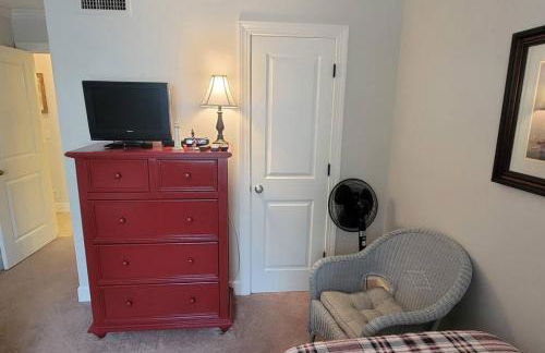 H1 downstairs and comfy king and two twins really nice kitchen and baths - Foto 11