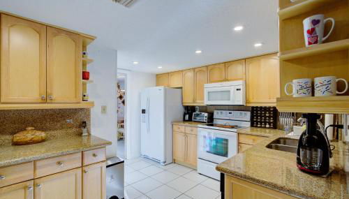 Classic Modern 3-Bedroom Oasis - Foto 5, stove, toaster