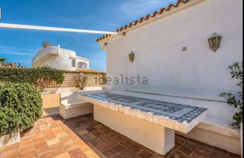 LA CALMA Espectacular villa con jardín y piscina en Menorca - Foto 27