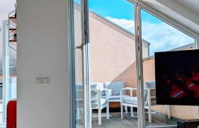 Rooftop Art Apartment, E-Roller,Ausblick,WLAN,TV, Netflix - Foto 3