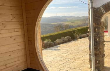 Eifel Landhaus Panoramablick unter der Burg Olbrück mit Sauna Hottub großer Terrasse und Garten Ideal für Familien - Foto 3