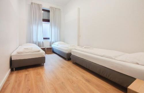 Tolstov Apartments - City Apartments with 2 , 3 and 6 Rooms - 15 Min to Messe DUS and Old Town DUS - Foto 39