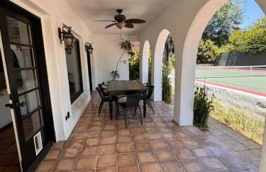 Sherman Oaks Tennis Estate with Pool + Spa - Foto 30