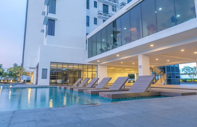 OYO Home 43995 Premium 3br 1tebrau - Photo 1