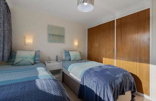 Baywatch Sea View Retreat - Photo 26