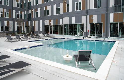 Modern Home 2BR 2BA Free Off-Street Parking & Wifi - Foto 18