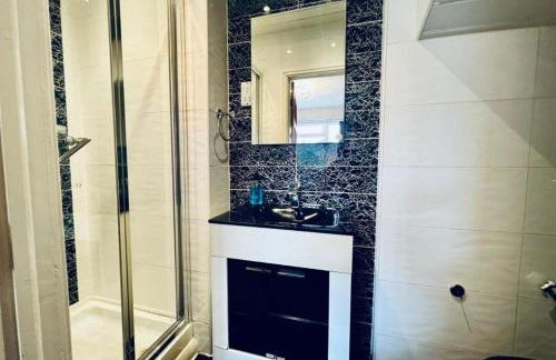 13 Guests - Free Parking - Manchester House - Foto 5