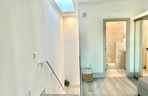 Newly Gated Stylish Steps to Hollywood 2B2B - Foto 25