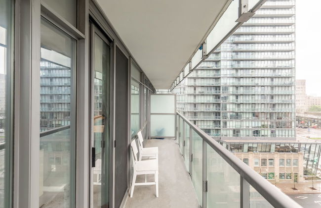 Stylish Suite in Downtown Toronto - Photo 26