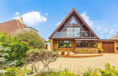 MOONGATE by BOURNECOAST - A Delightful Chalet Bungalow with a Garden and Parking - HB10672 - Foto 1