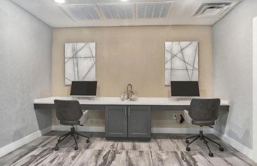 Riverwalk and Pool view Apt with King bed Infinity Pool Gym Free Parking - Foto 55