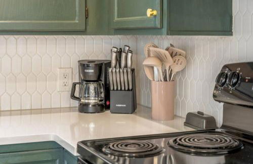 Central Denver Hangout with Huge Backyard - Foto 10