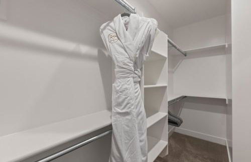 Mountain House PC, Snowy Lake Views Private Hot Tub, New Build, Jordanelle Lake! - Foto 14