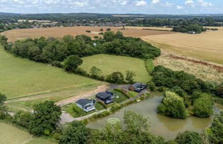 Nestledstays- The Lake House - Foto 9