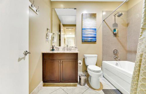 XL Terrace, Lazy River, I-O Pools, Game Room, Spa, Beach, Luxury 2-2 Penthouse! - Foto 65