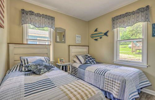 Steps to Lake Cheerful Camdenton Cottage! - Photo 12