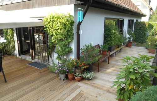 Modern eingerichtetes Zimmer - Foto 14