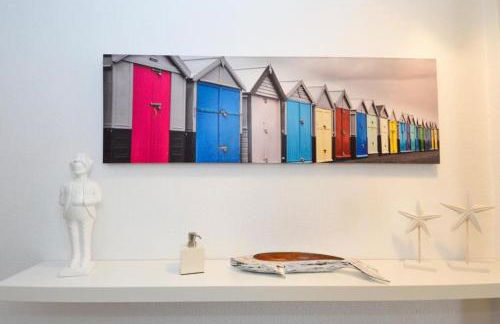 Yellow Submarine on the seafront - Foto 17