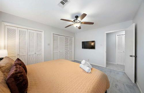 Relax and Play 3BR Retreat w Sunroom - Foto 21