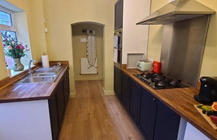 Paget Cottage a cosy and comfy 2 bedroom cottage with parking to the rear and a short drive from Cannock town centre - Foto 35