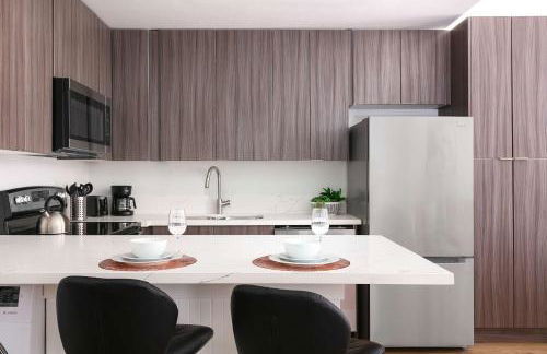 Bright 2BR Loft Sleeps 7 with Full Kitchen and Fast WiFi - Foto 21