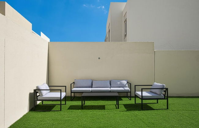 Elegant 3 BR Dubai South - Photo 7