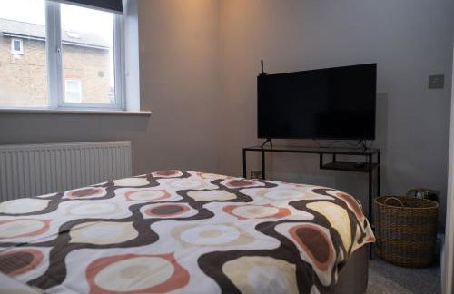 Group Friendly 2 Bed 2 Bath FREE PARKING for 2 Large Vans or up to 4 Cars Zone 2 Sleeps 10 Close to Central London and Zone 2 tube station - Photo 48