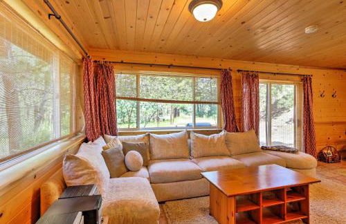 Romantic Riverfront Cottage - 1 Mile to Winthrop! - Foto 5