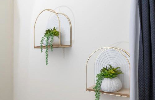 Modern 1BR Suite w AC Sleeps 3, NW Bakersfield - Photo 10