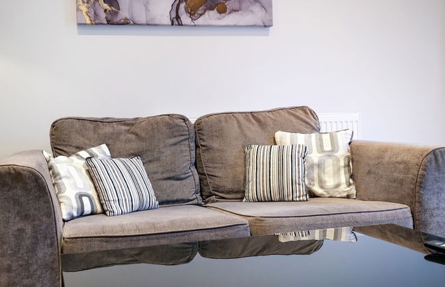 2 Bdrm Penthouse with parking Wycombe - Foto 80