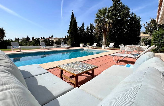 Beautiful Villa With Pool Scenic Views Sleeps 8 - Photo 2
