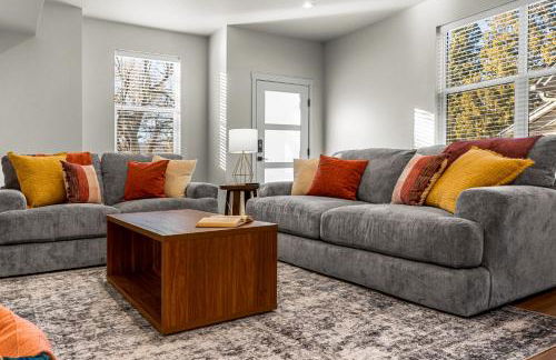 The Downtown Duplex - Pet Friendly - NEW BUILD - Foto 8