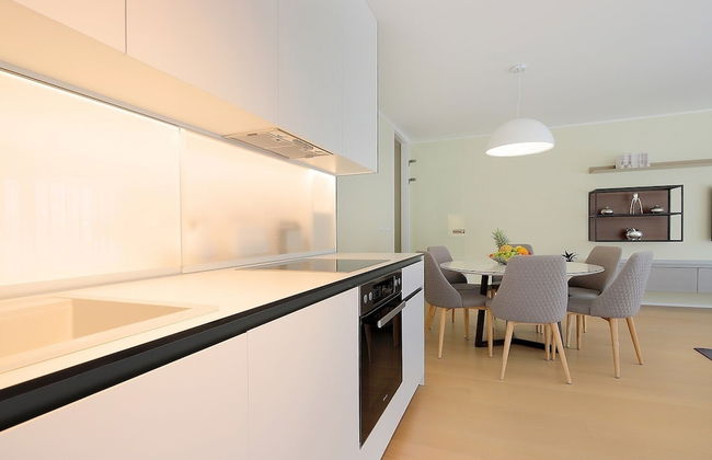 New Apartments with Pool near Beach - Photo 7