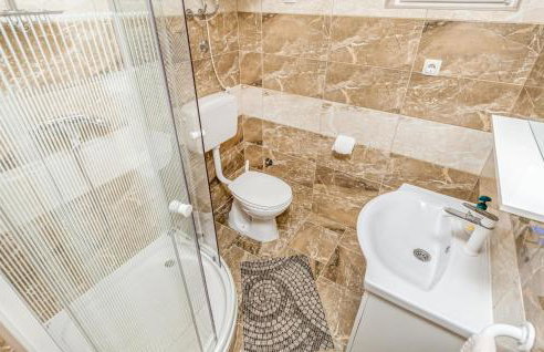 6 Bedroom Stunning Home In Lukovo - Foto 31