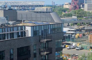 Executive E15 Apartment - Skyline Terrace & Free Private Parking - 5-min Walk to Abba Arena - Foto 26
