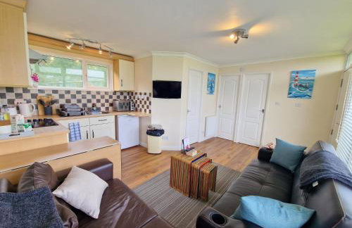 169 Broadside Holiday Chalet near Broads & Beaches - Photo 1