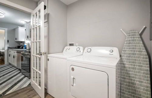 Fenced Yard, Swing Set Pawfect for Family and Dogs! - Foto 21